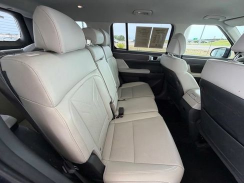 Used 2025 Hyundai Santa Fe SEL FWD image 35