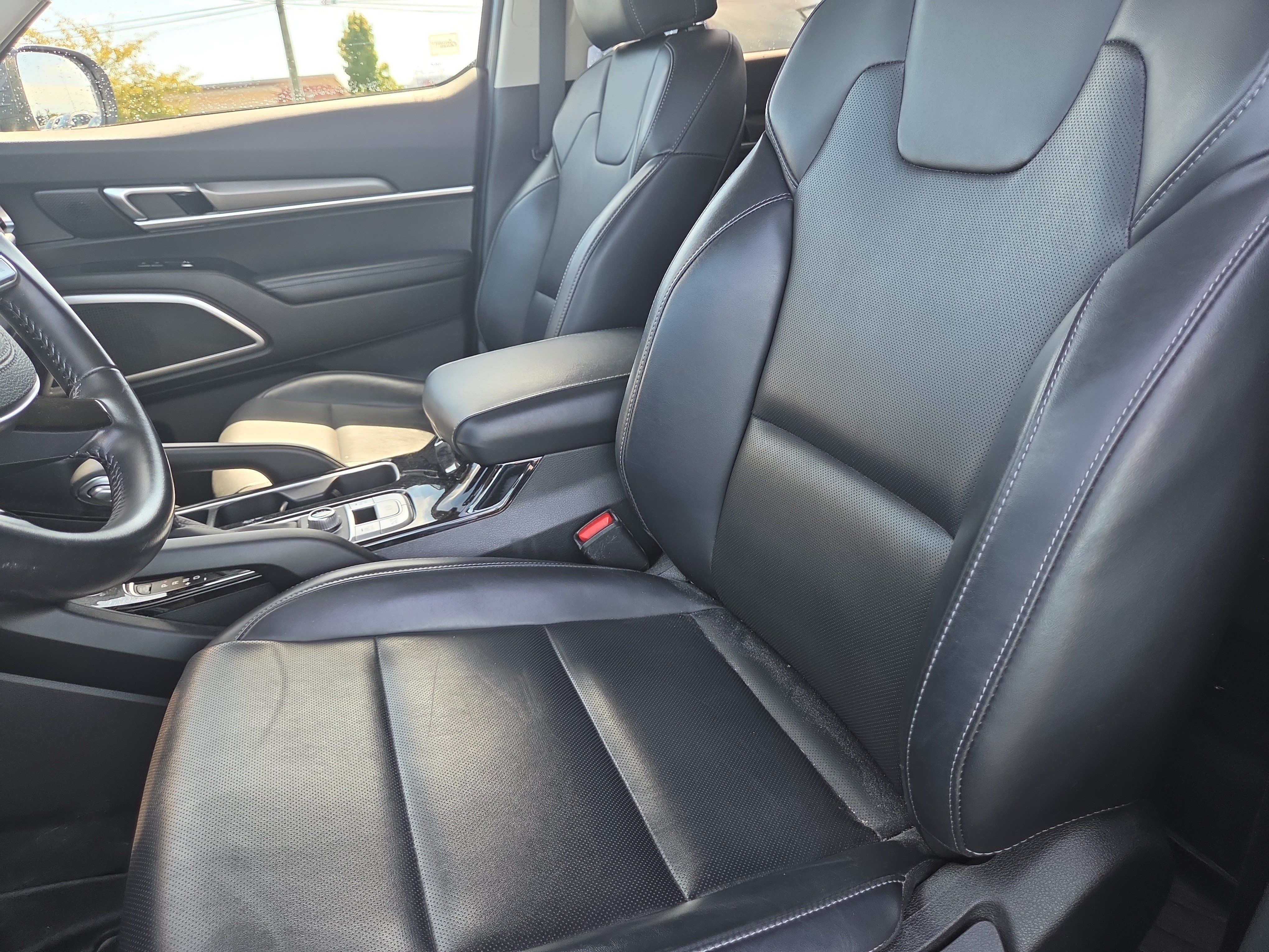 Used 2022 Kia Telluride LX AWD/4WD image 2