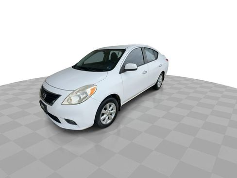 Used 2013 Nissan Versa FWD image 4