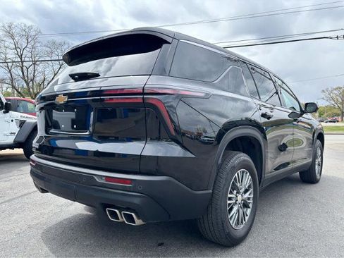 Used 2024 Chevrolet Traverse LS FWD image 11