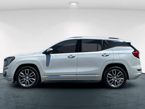 Used 2022 GMC Terrain Denali w/ Denali Premium Package AWD/4WD image 9