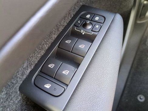 Used 2024 Volvo C40 Recharge Core w/ Climate Package image 21