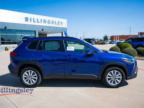 Used 2023 Toyota Corolla Cross LE image 8