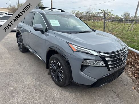 Certified 2025 Nissan Rogue Platinum image 3