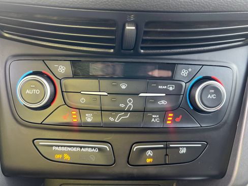 Used 2019 Ford Escape SE FWD image 32