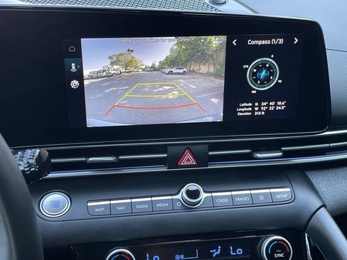 Used 2025 Hyundai Elantra SEL FWD image 17
