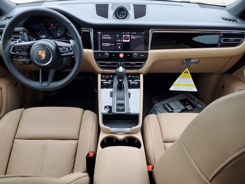 Used 2025 Porsche Macan image 16
