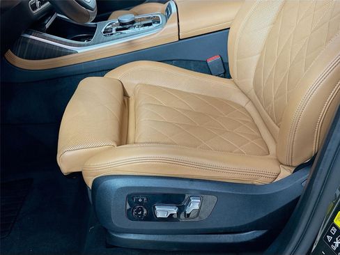 Certified 2024 BMW X7 xDrive40i w/ Premium Package image 20