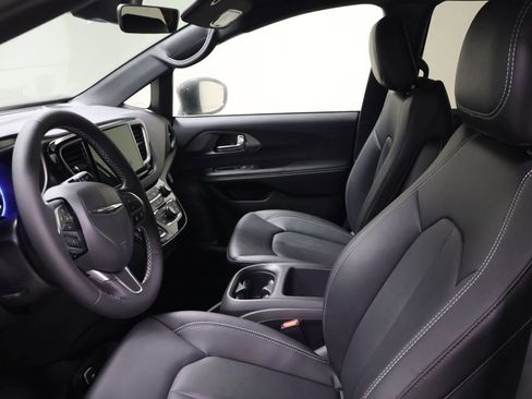 New 2026 Chrysler Voyager LX image 8