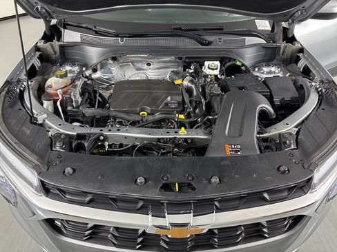 Used 2024 Chevrolet Trax LT FWD image 36