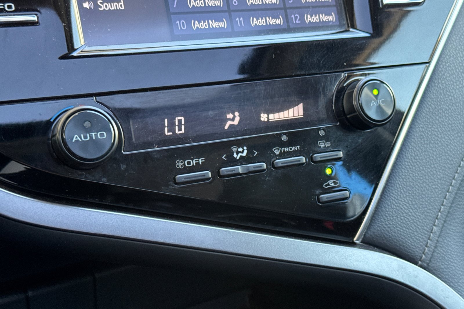 Used 2018 Toyota Camry SE w/ Moonroof Package FWD image 20