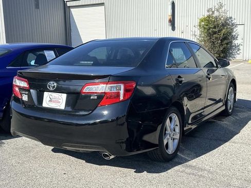 Used 2014 Toyota Camry SE image 12