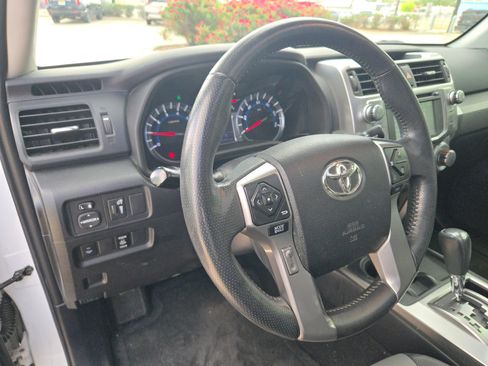 Used 2016 Toyota 4Runner SR5 Premium image 10