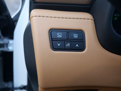 Certified 2025 Lexus LX 600 4WD w/ Luxury Package image 11