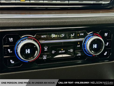 Used 2024 GMC Sierra 2500 SLT w/ SLT Premium Package image 16