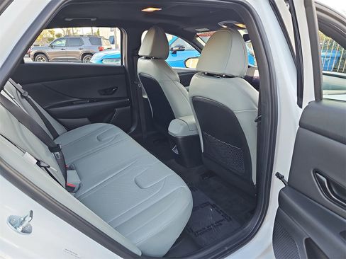 Certified 2025 Hyundai Elantra Limited image 11