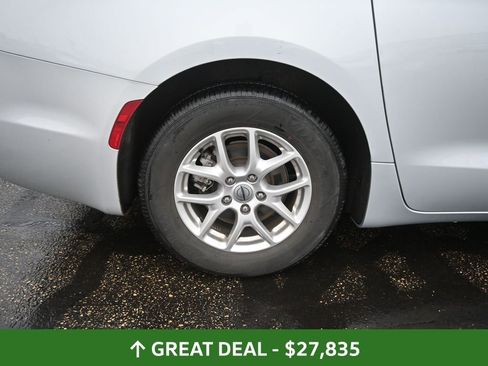 Used 2024 Chrysler Pacifica Touring-L image 20