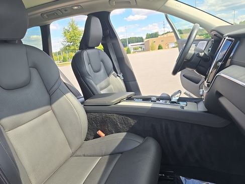 Used 2022 Volvo XC60 B5 Inscription image 10