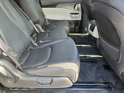 Certified 2024 Kia Carnival LX image 16