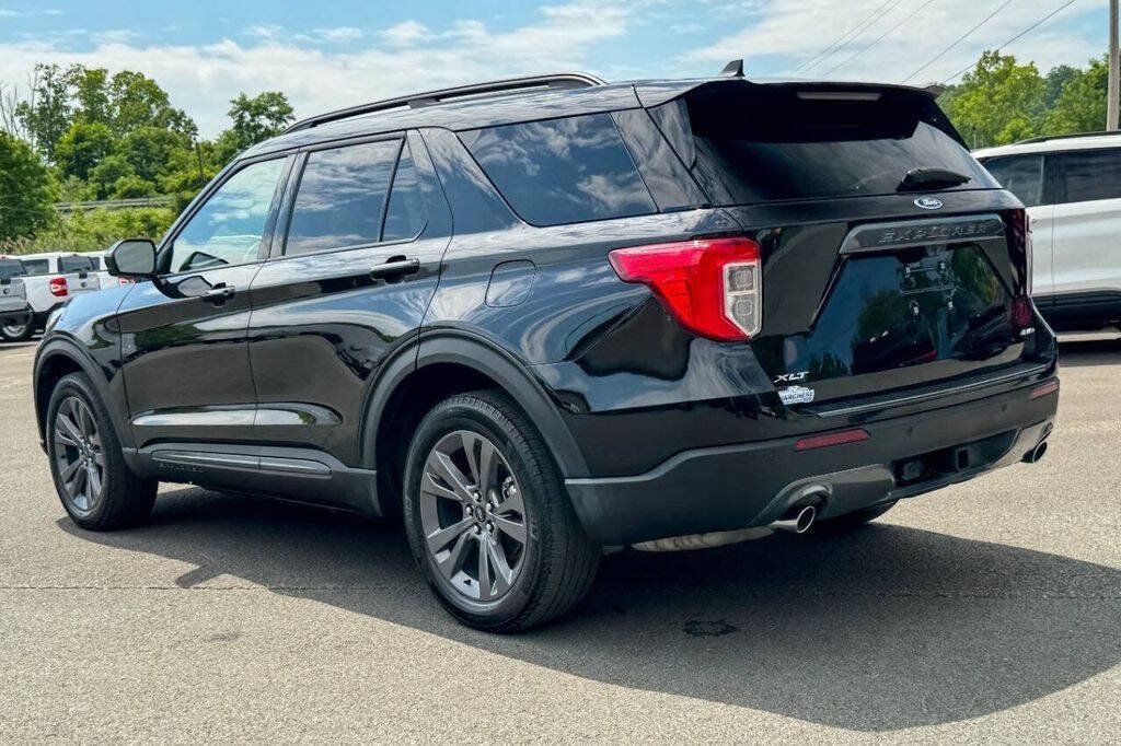 Used 2023 Ford Explorer XLT w/ Equipment Group 202A AWD/4WD image 5
