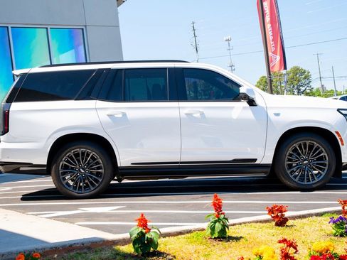 Used 2025 Cadillac Escalade Sport Platinum AWD/4WD image 11