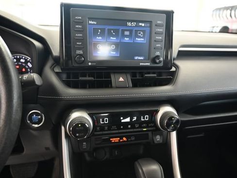 Used 2022 Toyota RAV4 XLE AWD/4WD image 15