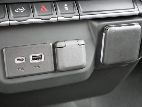 Used 2023 Chevrolet Silverado 1500 Custom image 26