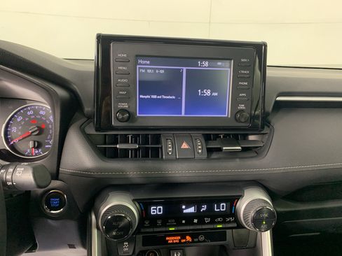 Used 2019 Toyota RAV4 XLE Premium FWD image 26