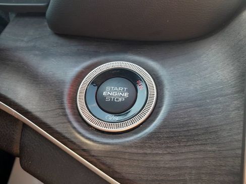Used 2021 Jeep Grand Cherokee L Limited AWD/4WD image 19