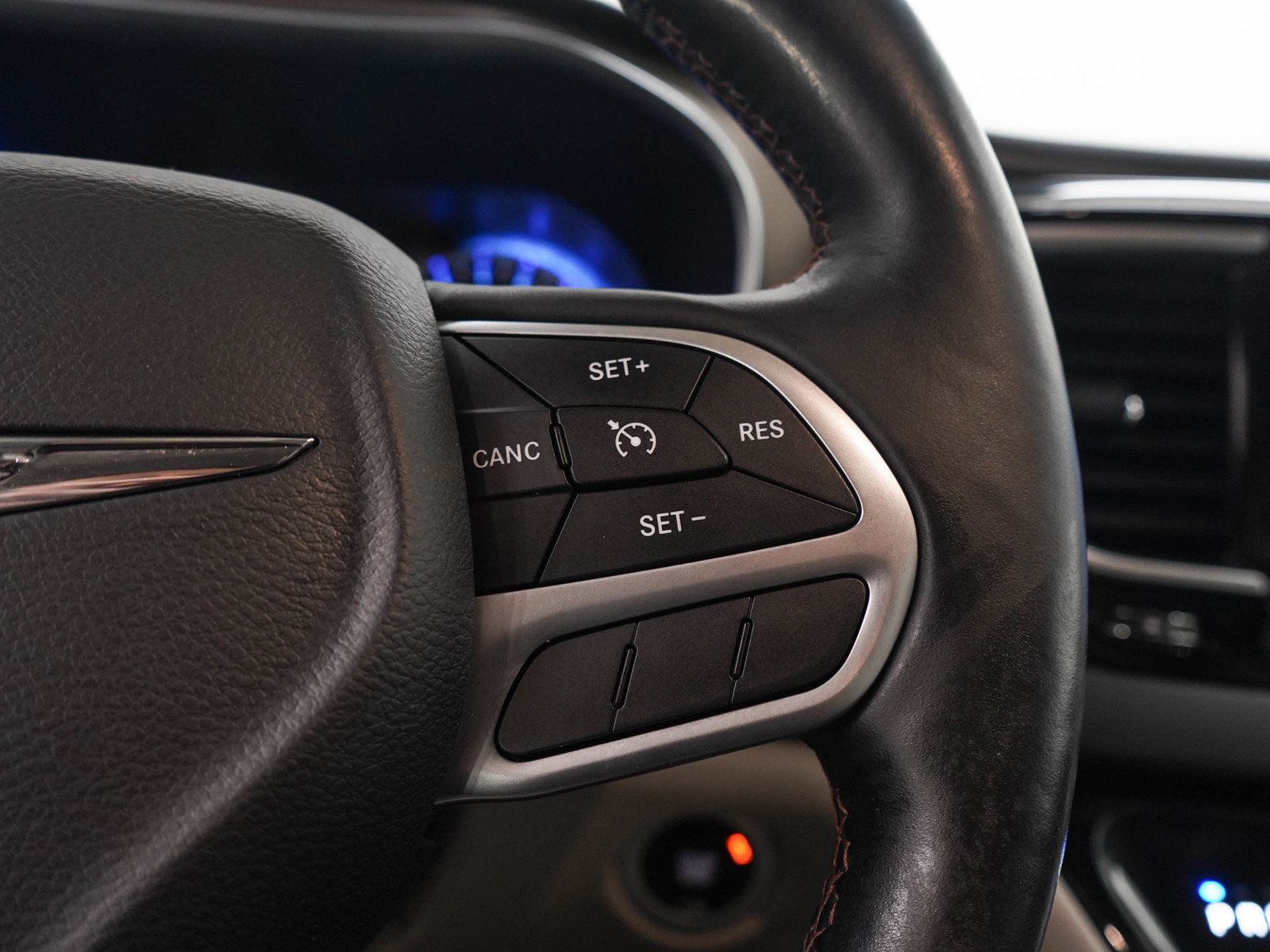 Used 2017 Chrysler Pacifica Touring-L Plus FWD image 27