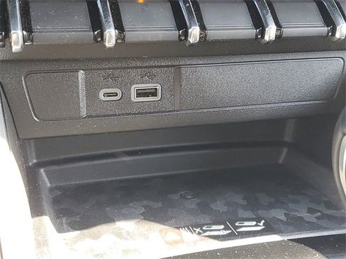 Certified 2025 GMC Canyon AT4 w/ AT4 Premium Package image 29