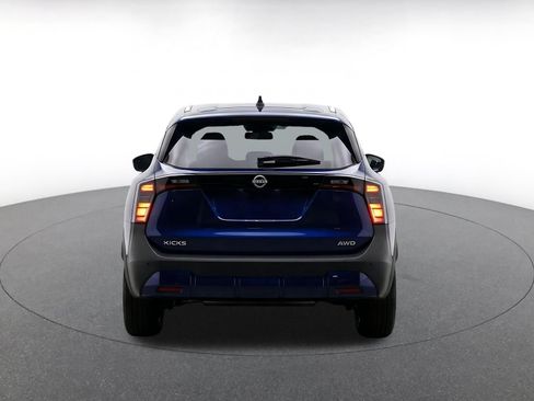 Used 2026 Nissan Kicks SR FWD image 6
