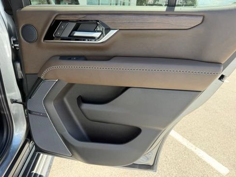 New 2026 GMC Yukon Denali Ultimate w/ LPO, Floor Liner Package AWD/4WD image 19