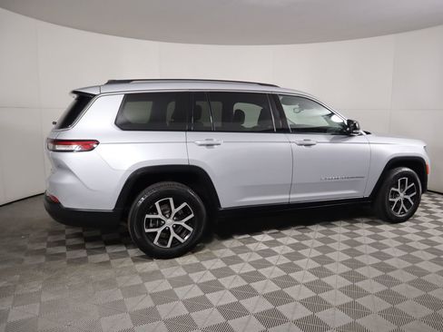 Used 2024 Jeep Grand Cherokee L Limited image 4