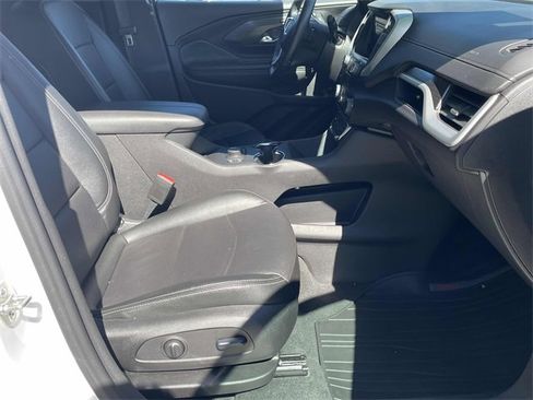 Used 2024 GMC Terrain SLT image 6