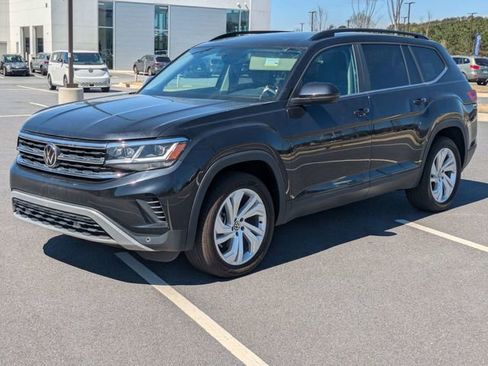 Used 2023 Volkswagen Atlas SE w/ Panoramic Sunroof Package image 8