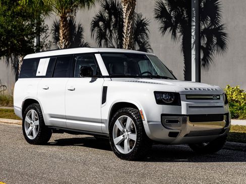 Used 2023 Land Rover Defender 130 SE image 7