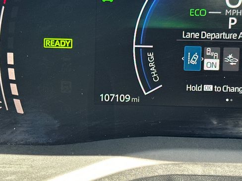 Used 2025 Toyota Camry SE FWD image 28