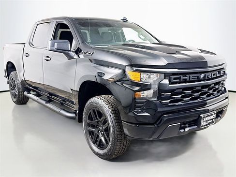Used 2026 Chevrolet Silverado 1500 Custom Trail Boss w/ Turbomax Blackout Package image 3