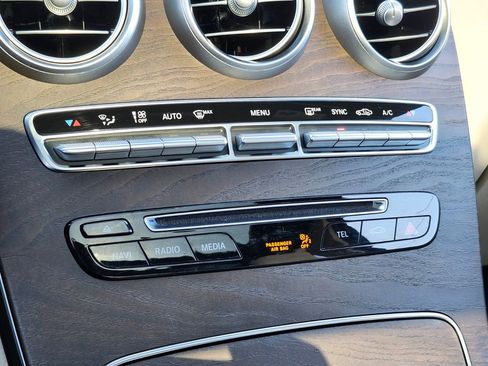 Used 2018 Mercedes-Benz GLC 300 4MATIC image 23