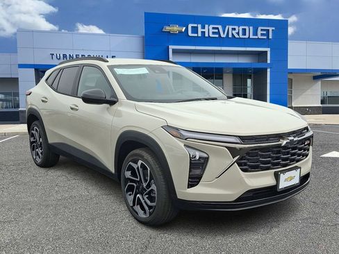 New 2026 Chevrolet Trax RS image 2