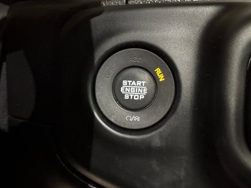 Certified 2020 Jeep Wrangler Unlimited Sahara w/ Safety Group image 21