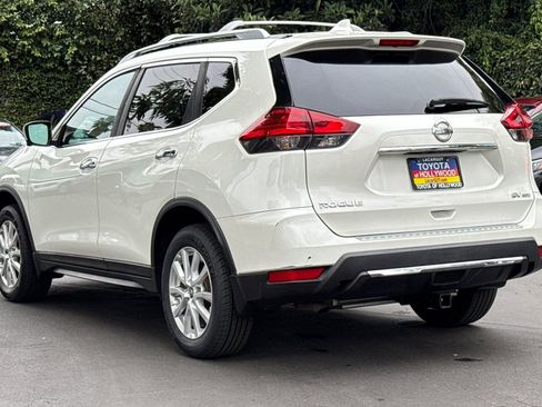 Used 2017 Nissan Rogue SV AWD/4WD image 6