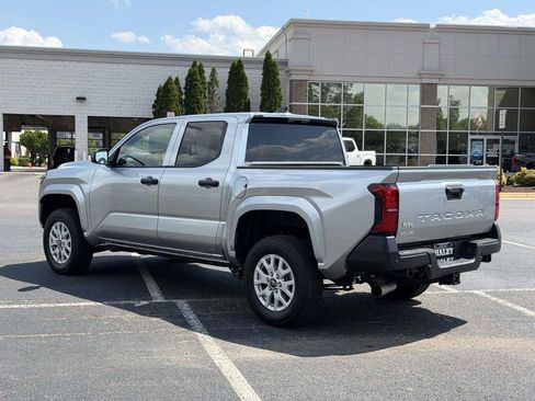 Used 2025 Toyota Tacoma SR w/ SR Upgrade Package AWD/4WD image 23