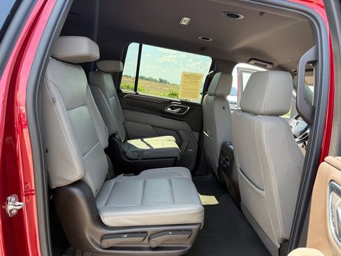 Used 2023 Chevrolet Suburban LT RWD image 16