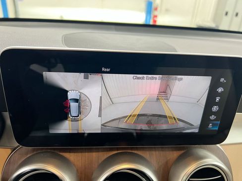 Used 2022 Mercedes-Benz GLC 300 4MATIC image 15