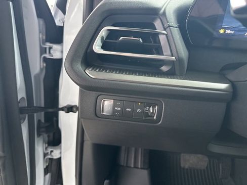 New 2026 Chevrolet Traverse LT w/ Sun and Wheel Package image 24