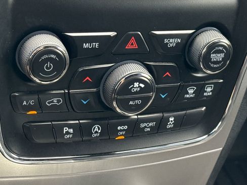 Used 2018 Jeep Grand Cherokee Laredo image 20