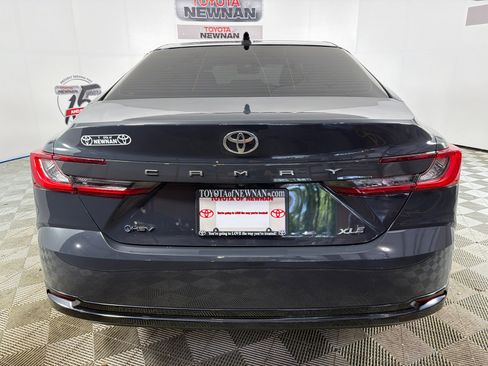 Used 2025 Toyota Camry XLE FWD image 5