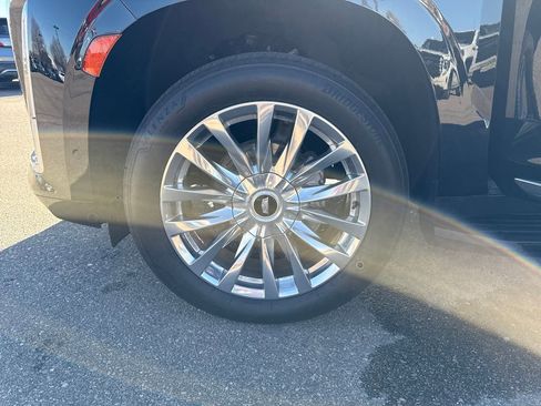 Used 2023 Cadillac Escalade Premium Luxury image 29